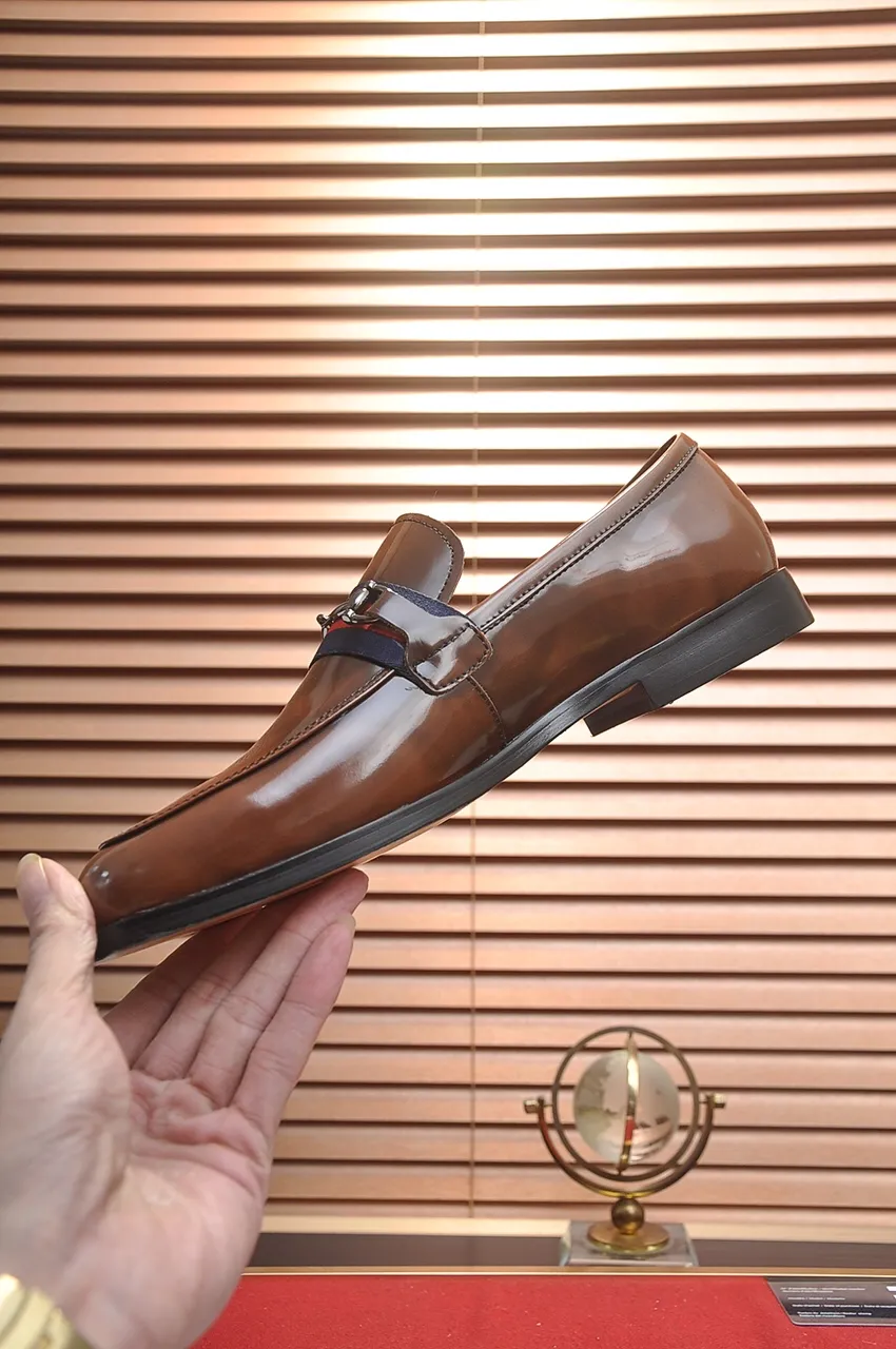 Factory price 540💶Italian top luxury men's shoe giant (GUCCI) (Gucci) (full cowhide lining) new arrival🍃Original European style🔰 Pleasant to the eye😍In order to make the shoes more durable and non-deformable🌀The production continues to follow traditional methods but there is still no lack of innovation💪The original sheepskin is chosen for the leather♻️Smooth, natural and exceptionally bright⭐Made of imported cowhide The rich man’s first choice 38-45 (45 customized)